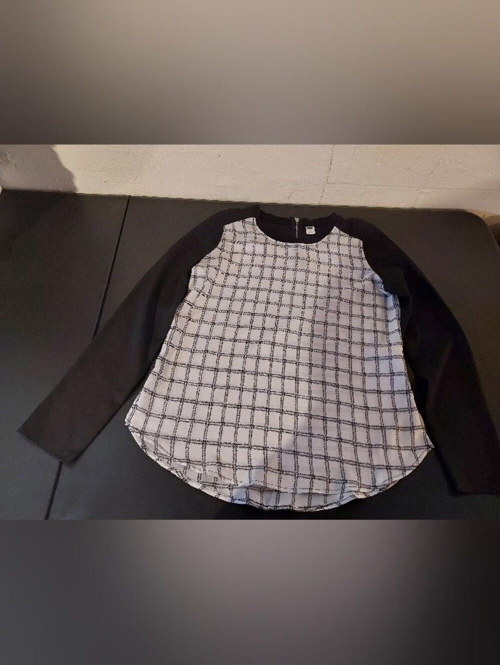 Old Navy Black & White Windowpane Raglan Long Sleeve Top